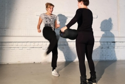 Wendo Kick zw Beine Foto Claude Buehler Querformat
