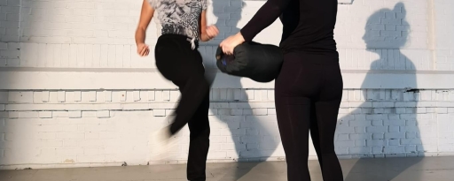 Wendo Kick zw Beine Foto Claude Buehler Querformat
